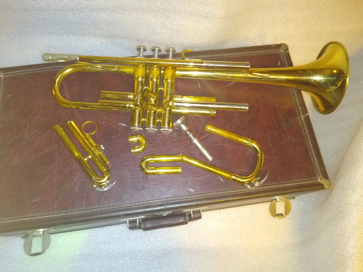 Yamaha YTR-232 Trumpet, Japan, with case & mouthpiece, Good Yamaha YTR-232 Trumpet, Japan, with case & mouthpiece, Good