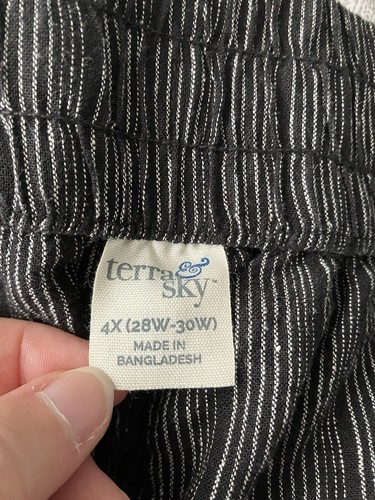 Terra & Sky Women’s 4X(28W-30W) Pinstripe Elastic Waist Shorts. NWOT - Picture 5 of 10