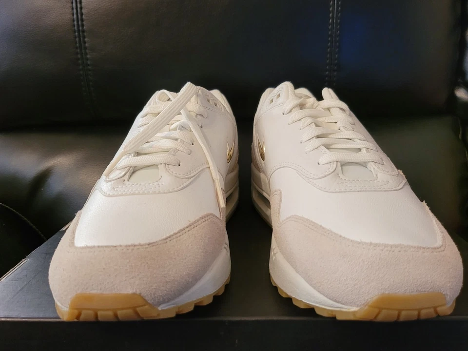 Nike Air Max 1 Premium SC UK 9.5 feminino (EUR 44.5 Summit ouro branco metálico  - Imagem 3 de 4
