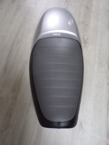 Rare Triumph 2001-15 Twin Bonneville factory bolt on cafe solo dual seat Sixty 8 - Picture 9 of 18