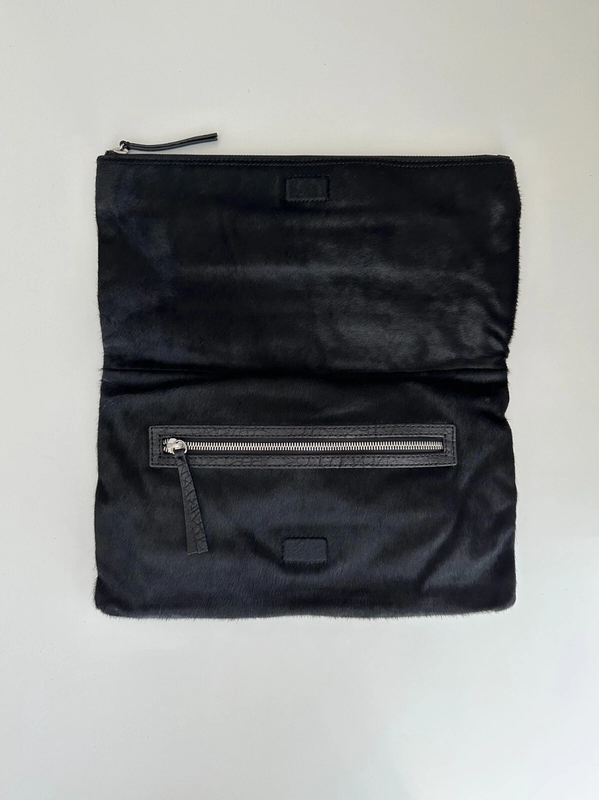 Pochette oversize pieghevole Alexander McQueen in pelle nera con capelli di vitello