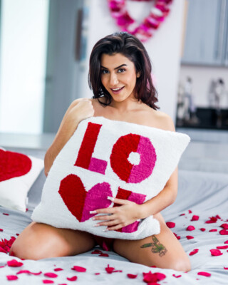 Roxie Sinner Model 8x10 Photo Print