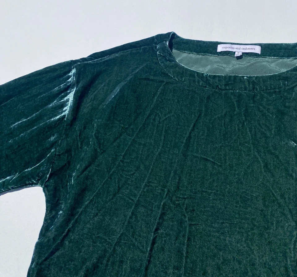 Blusa para mujer Cupcakes and Cashmere pequeña verde terciopelo aplastado manga Dolman Foto 4 de 4