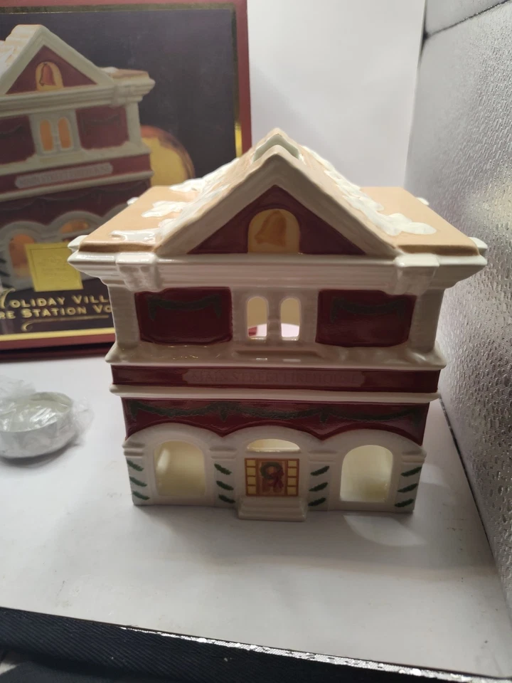 Coleção vila de férias Lenox estação de bombeiros votiva de cerâmica casa de Natal - Imagem 2 de 4
