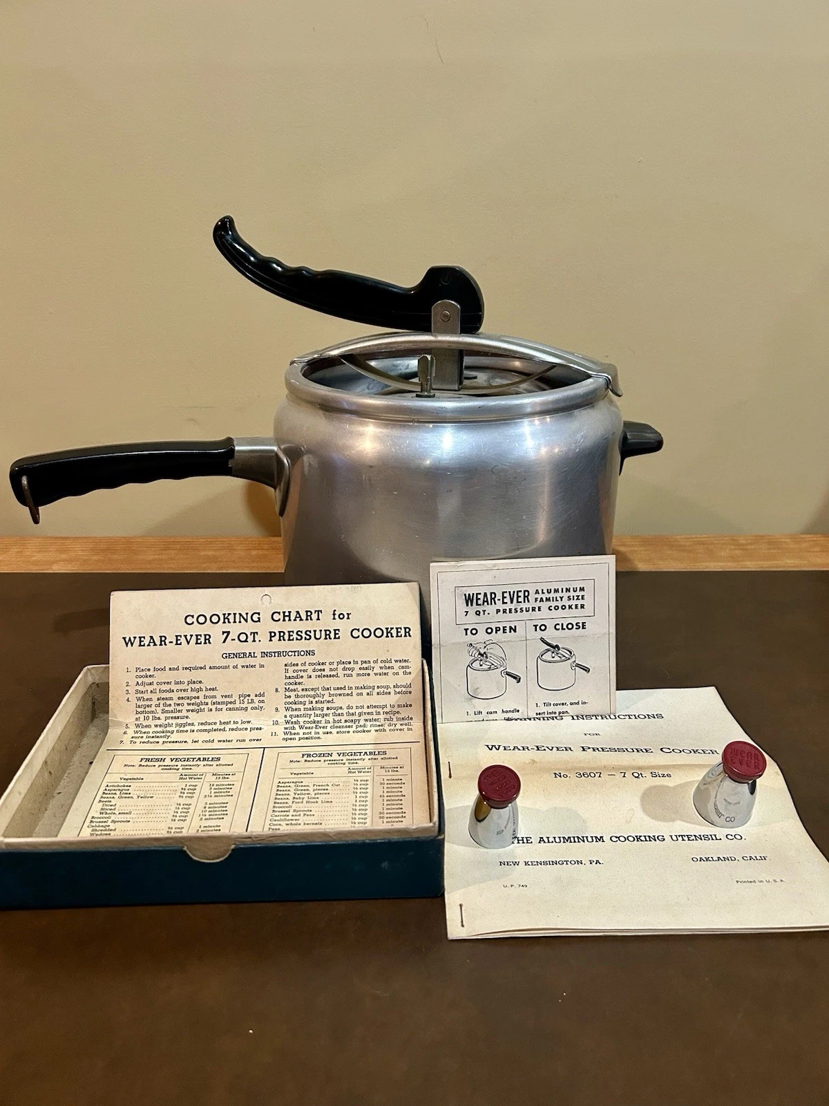 Vintage Wear-Ever #3607 Pressure Cooker w/ FLEX SEAL Stainless Steel Lid