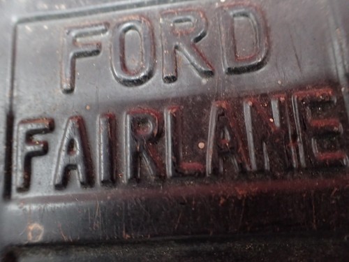 Vintage 1964 Ford Fairlane TOY Tin Friction Car - 第 20/20 張圖片
