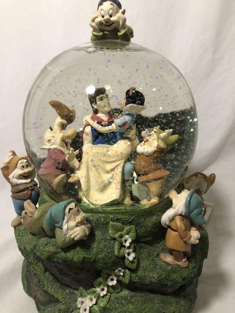 値下げ非売品　大リーグWORLD champion2014 Snow Globe Disney Snow White & the Seven Dwarves Large Snow Ball Music
