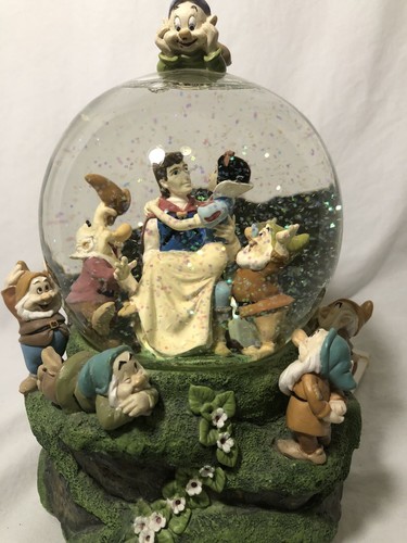 Disney Snow White and The Seven Dwarves Vintage Music Box Snow Globe w/ Prince - Picture 5 of 6