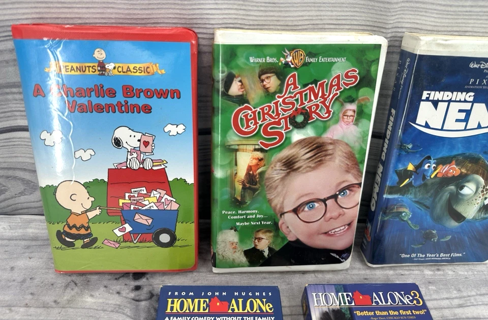 5 VHS TAPES - HOME ALONE CHRISTMAS STORY FINDING NEMO CHARLIE BROWN VALENTINE Foto 4 de 4