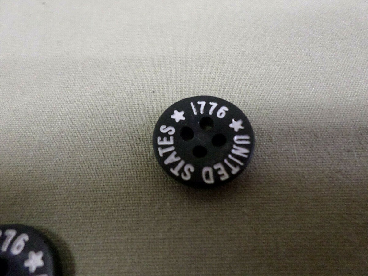 3372M Vtg 1776-1976 Bicentennial Plastic 8 Buttons SEWING 