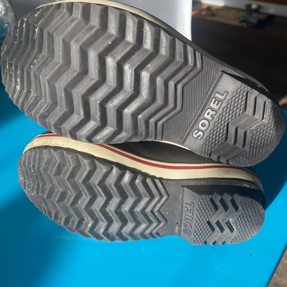 Sorel Yoot Pac Nylon Invierno Botas de Nieve Niños Jóvenes Talla 10 Tostadas y Negras Con Rojo Foto 3 de 4