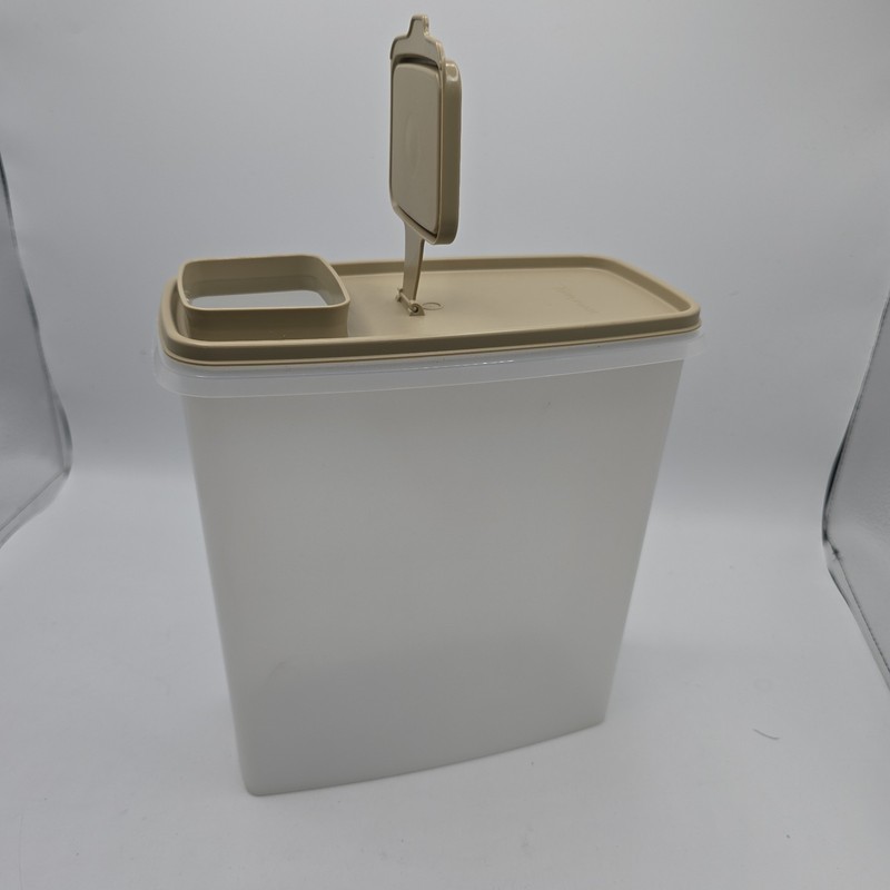 Tupperware Large Cereal Keeper Almond Beige Seal Store & Pour Vintage 1588B