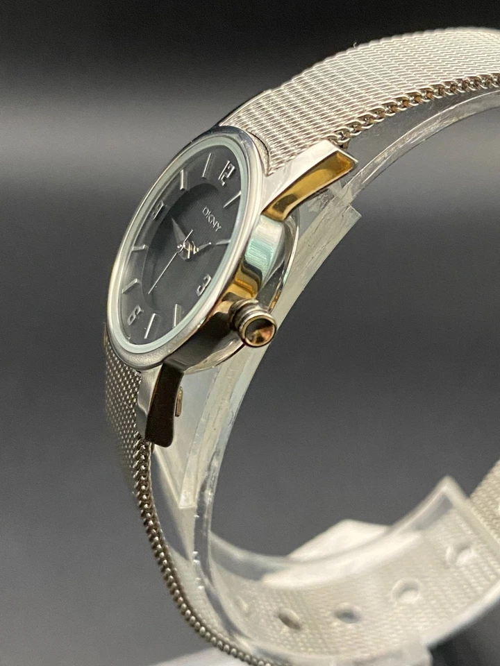 Reloj de 22 mm resistente al agua con correa ajustable de malla de acero inoxidable de 22 ATM para dama Foto 3 de 4