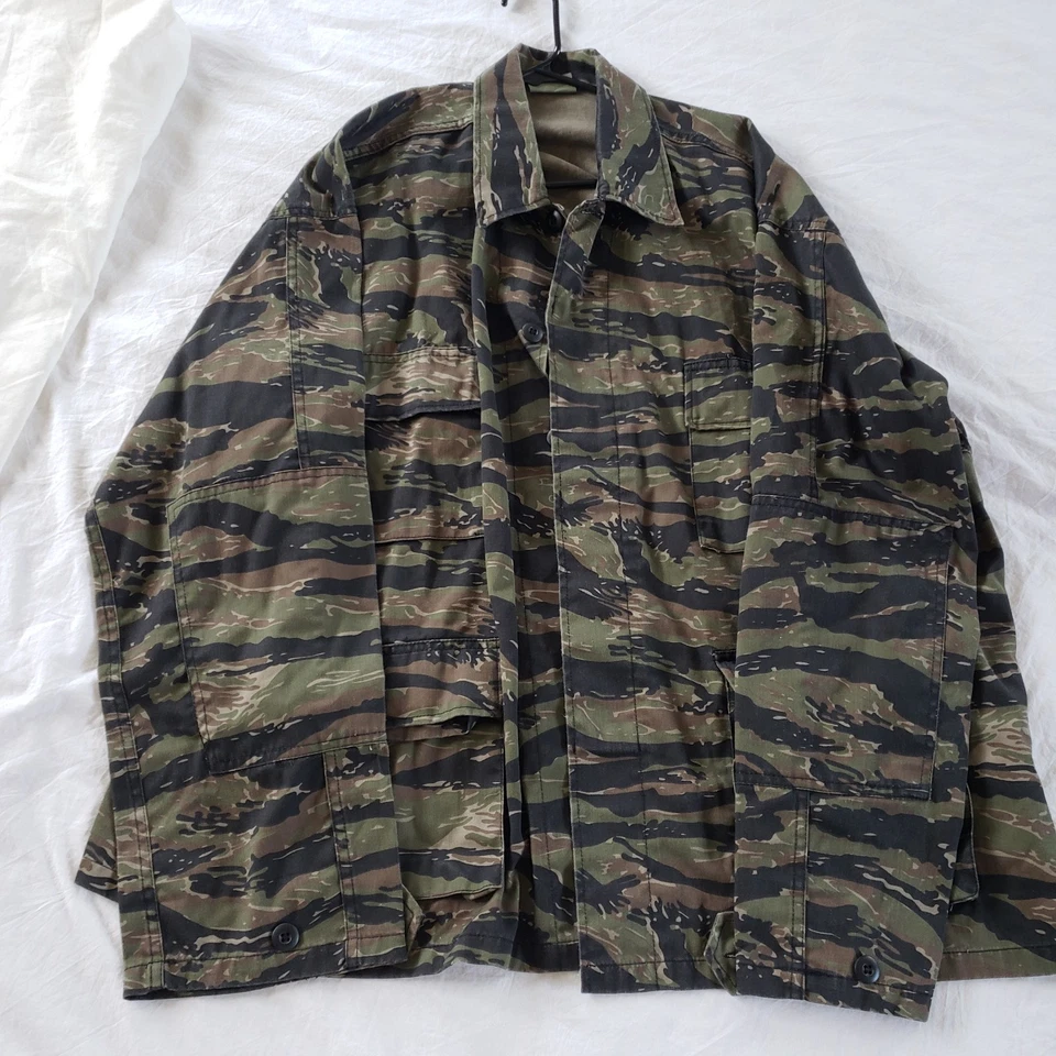 Hunting Clothes Lot Men's Size 2XL Jacket and 4 Shirts - Image 2 of 4