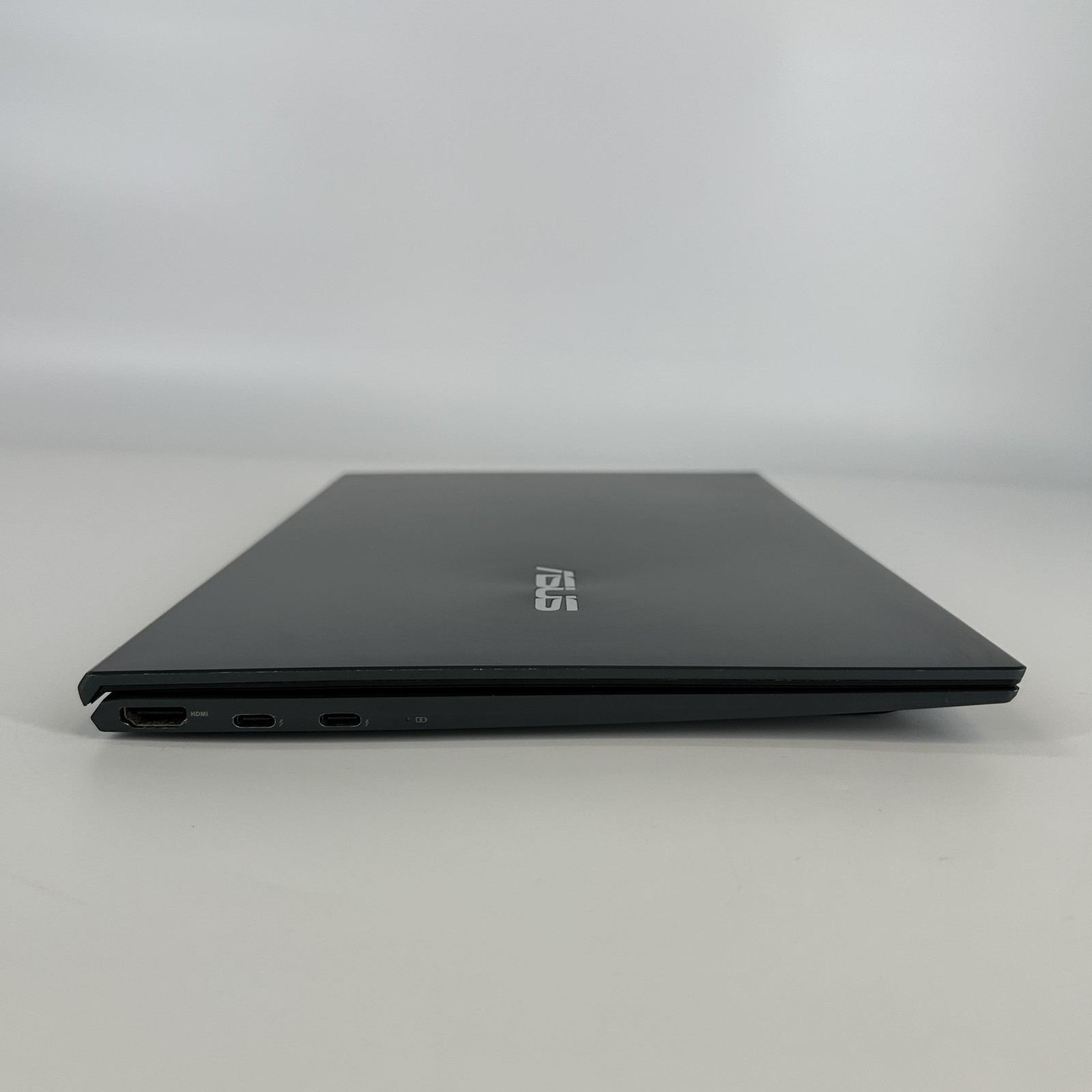 Asus Zenbook 14 Gray FHD i7-1065G7 1.30GHz 16GB 512GB Very Good - WHITE SPOTS