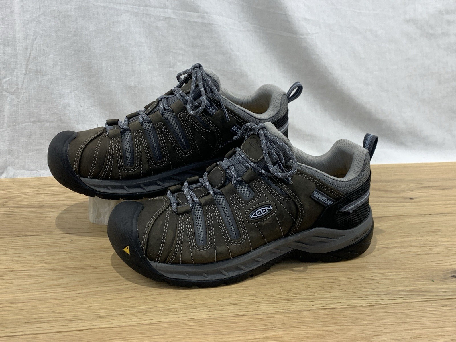 Scarpe da lavoro KEEN Utility Flint II basse in pelle da donna taglia 8 5 M