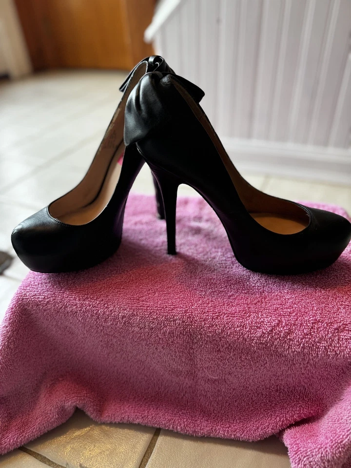 "Bomba de 5"" de tacón negro Betsy Johnson vintage EE. UU. 8" Foto 3 de 4