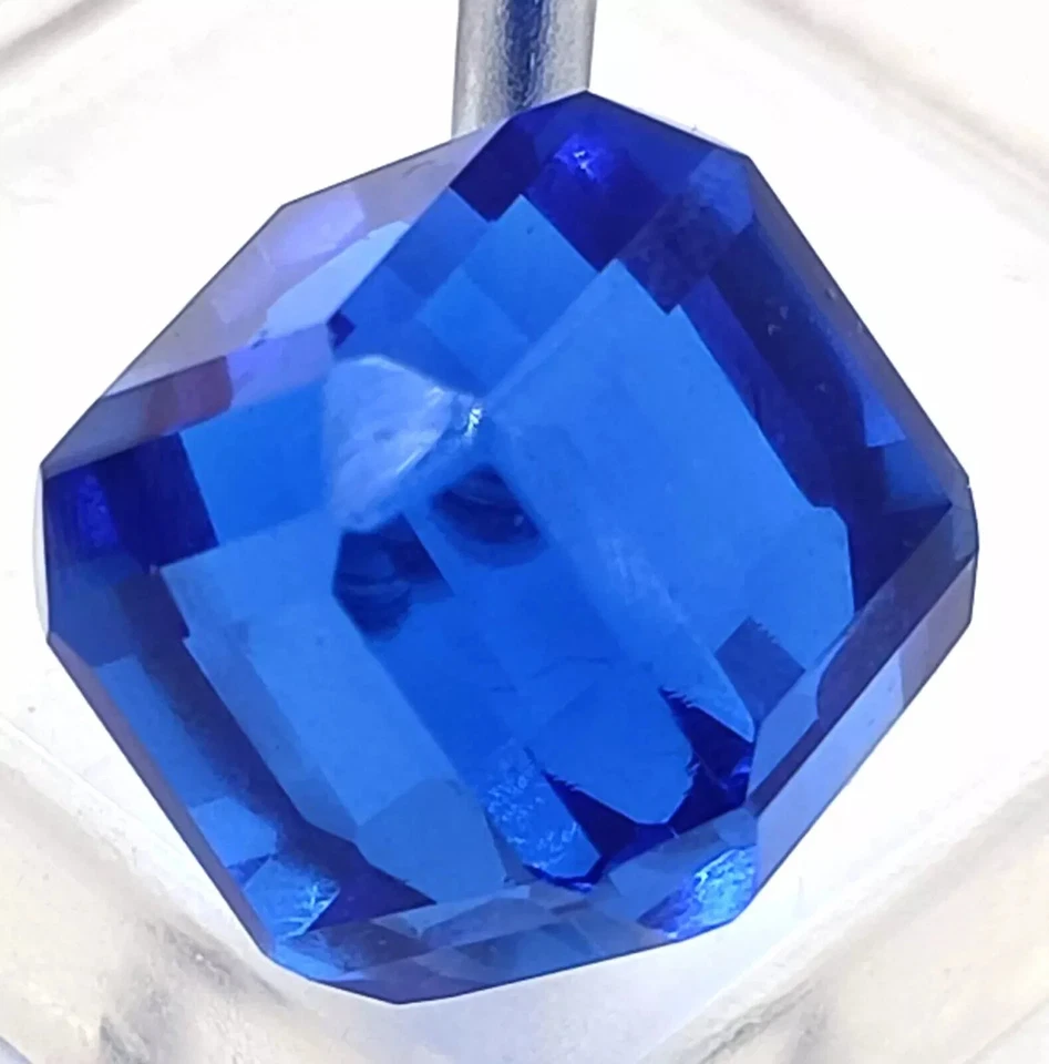 44.55 CT BLUE SAPPHIRE CUBE LAB-CREATED TRANSPARENT LOOSE GEMSTONE - Image 2 of 4