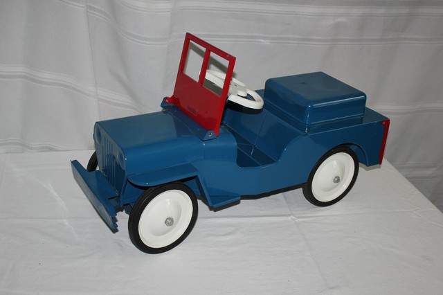 dexton classic pedal car