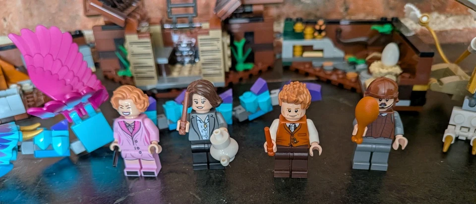 LEGO Harry Potter 75952 Newt's Case of Magical Creatures, photo 2 of 4