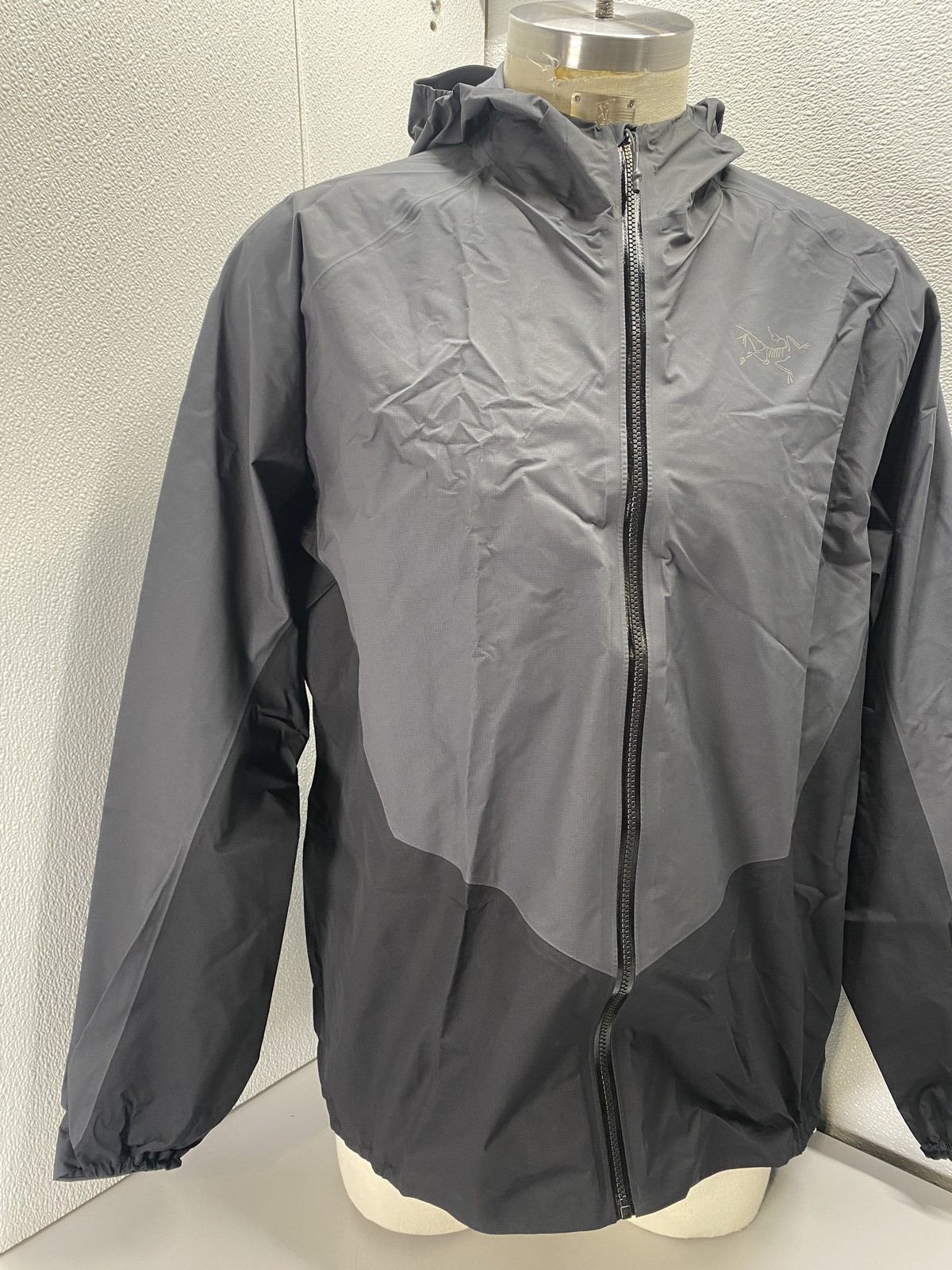 Arc'teryx Mens Norvan Shell Lightweight Jacket Size XL Graphite, Black thumbnail 3