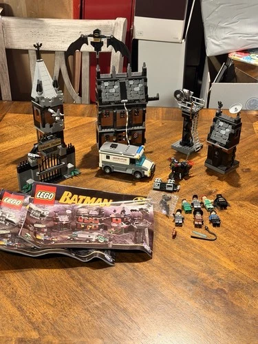 LEGO Arkham Asylum 7785 Batman Set Complete w/ all Minifigures and Manuals
