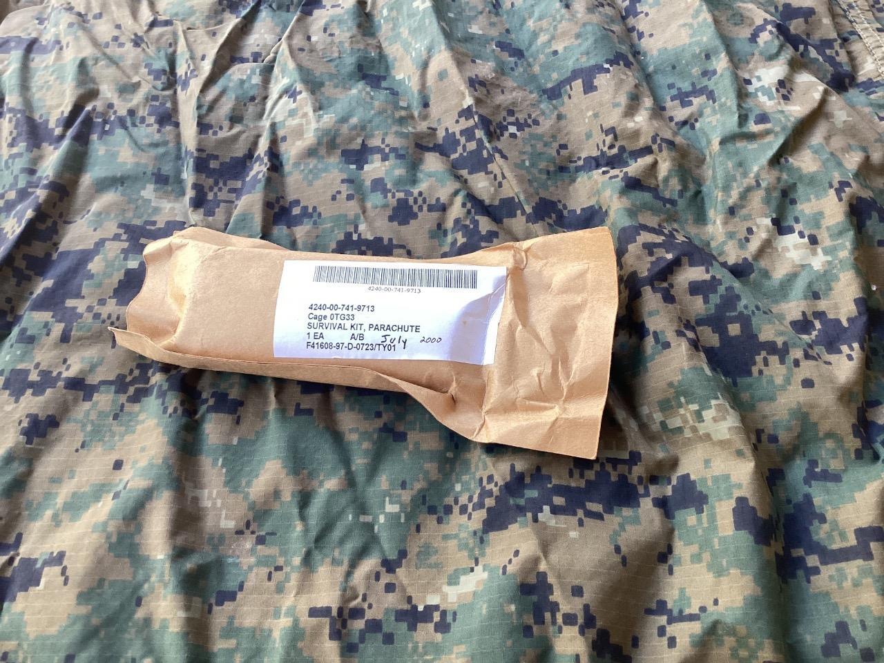 Army Air Force Military Surplus SRU 16/P Aviation Pocket Survival Vest Kit Knife