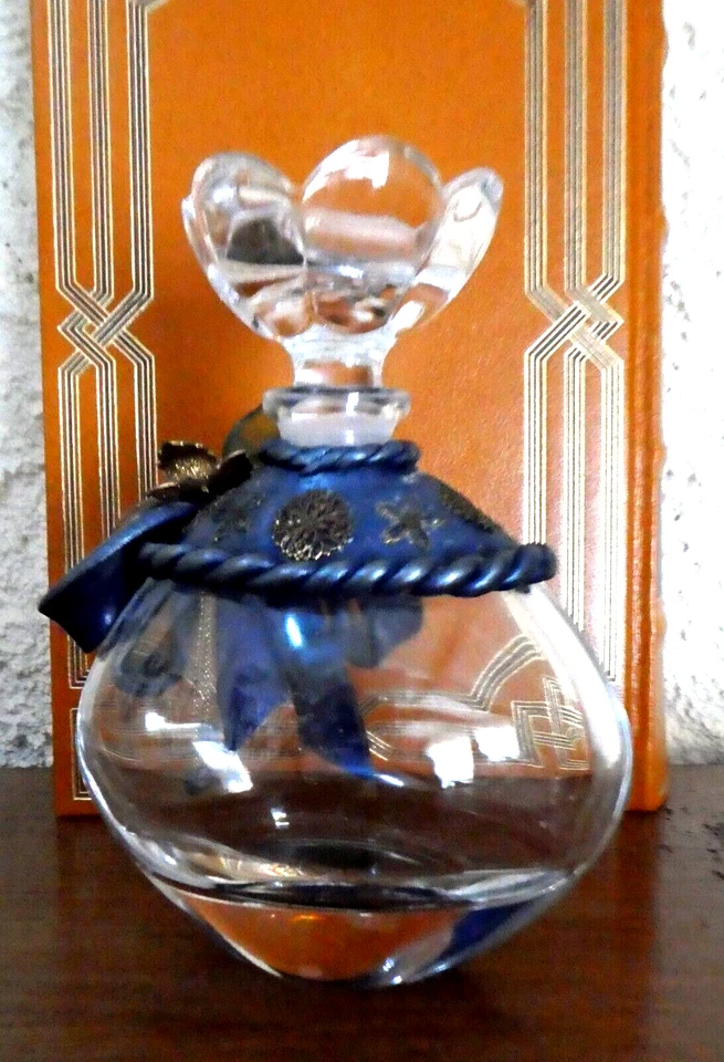Flacon de parfum en cristal décoré - Photo 2/4