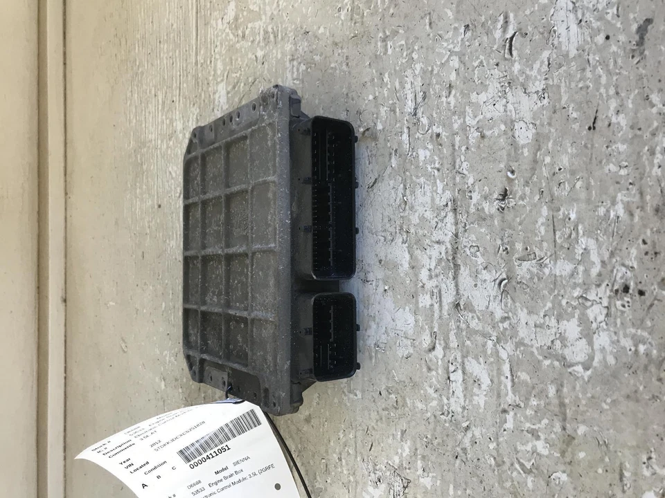 Módulo de control del motor usado (ECM) se adapta a: Toyota Sienna 2012 Mod de control electrónico Foto 2 de 4