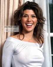 ACTRESS MARISA TOMEI - 8X10 PUBLICITY PHOTO (EE-397)