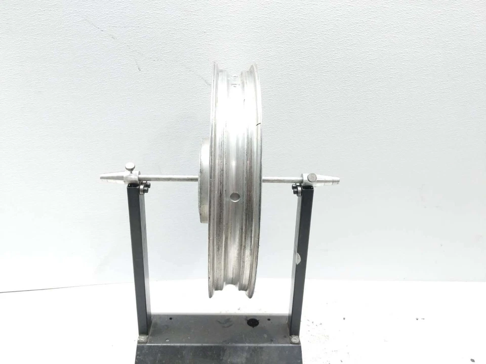 Llanta delantera recta 08 Triumph America 18x2,50 Foto 2 de 4