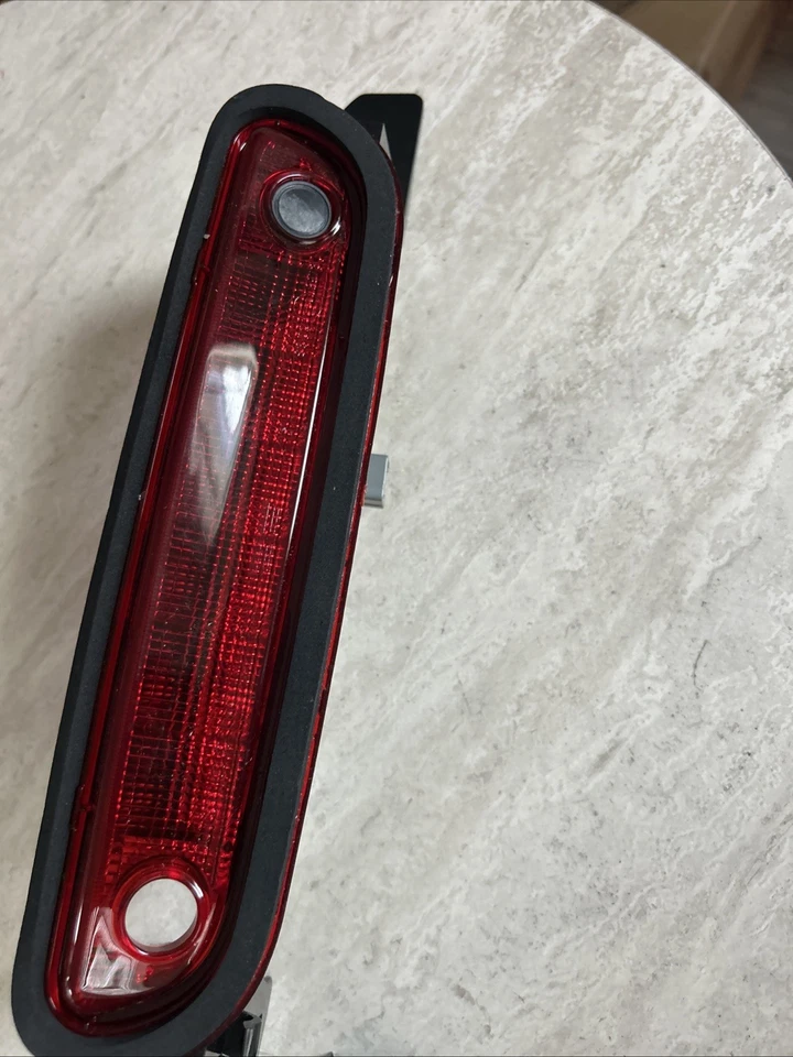 Conjunto de tercera luz de freno Dorman 923-066 para Chrysler 300 15-16 Foto 4 de 4