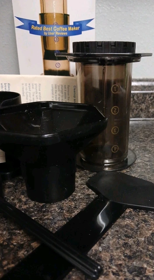 Aerobie AeroPress 法式咖啡浓缩咖啡机和过滤器 旅行野营 — 第 3/4 张图片