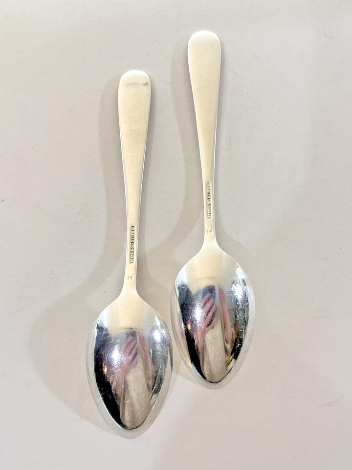 Juego de dos cucharaditas Stieff de plata de ley Repoussé 67 gr. Sin monograma Foto 3 de 4