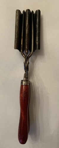Vintage Hairstyling Metal Wood Curler Tool - Picture 2 of 3