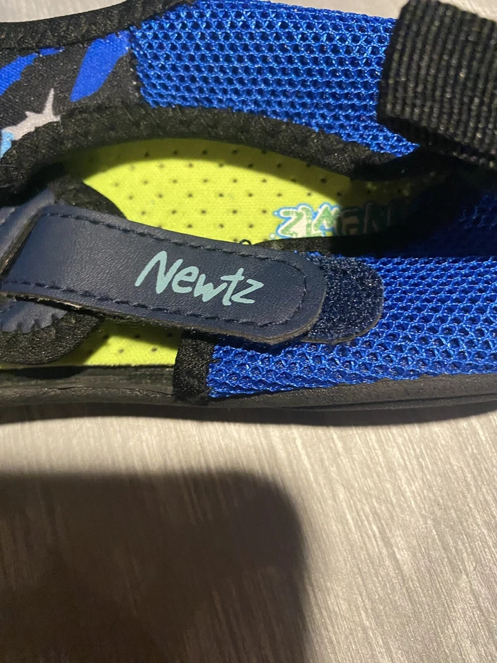 Newtz Boys Blue Green Sharks Water Shoes Aqua Socks Size 2/3 - Image 2 of 4