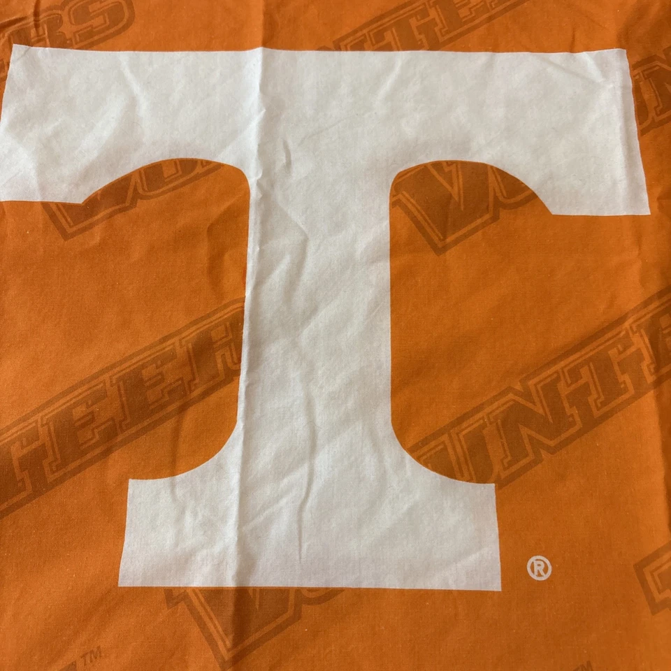 vintage tennessee volunteers Bed Pillow Case Iconic T Orange NCAA - Imagem 2 de 4