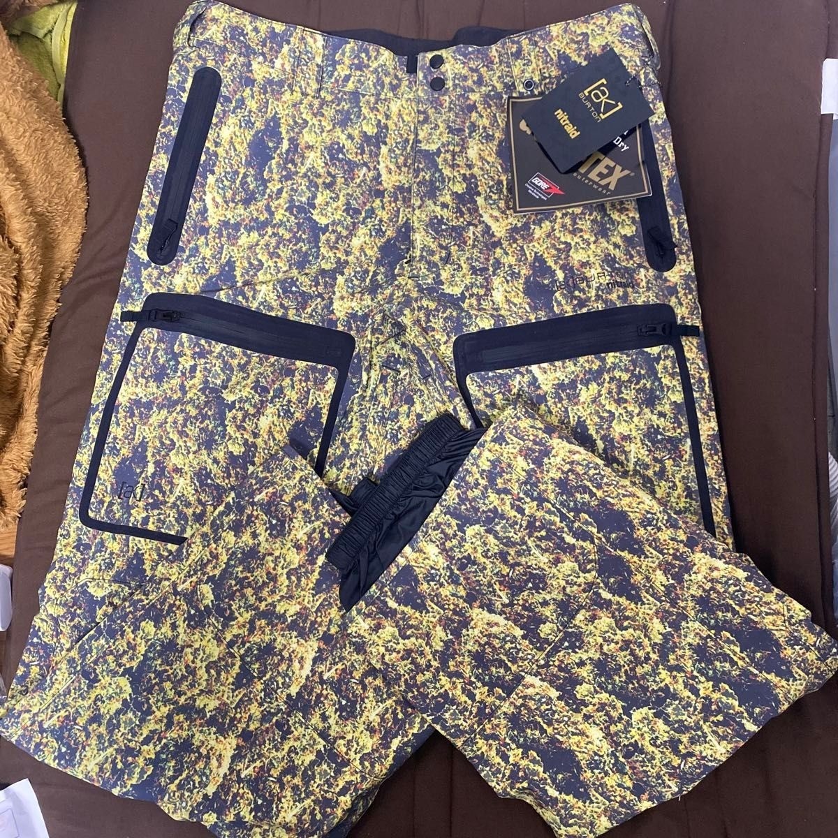 NITRAID【REAL WEED GROVE】 Used] Burton x Nitraid GORE-TEX REAL WEED Jacket & Pants Set L