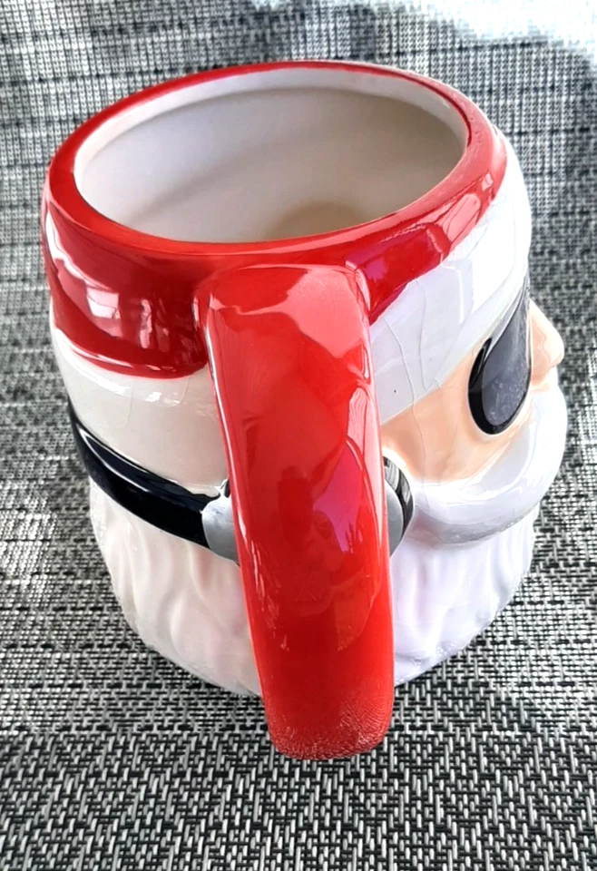 Big Mouth Inc. Taza grande de cerámica Cool Santa con cortinas y auriculares 24 oz Foto 4 de 4