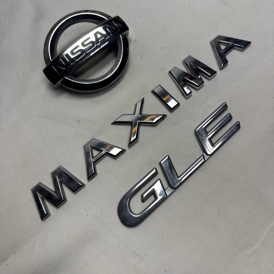OEM 2000 2001 NISSAN MAXIMA GLE TRASERO CROMO EMBLEMA INSIGNIA CONJUNTO LOGOTIPO Foto 2 de 4
