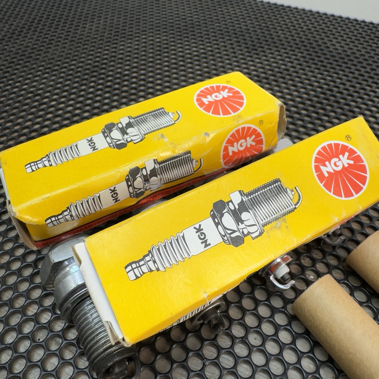 NGK DPR8EA-9 4929 Spark Plugs Lot of 4  2 New in Box  2 Used OEM