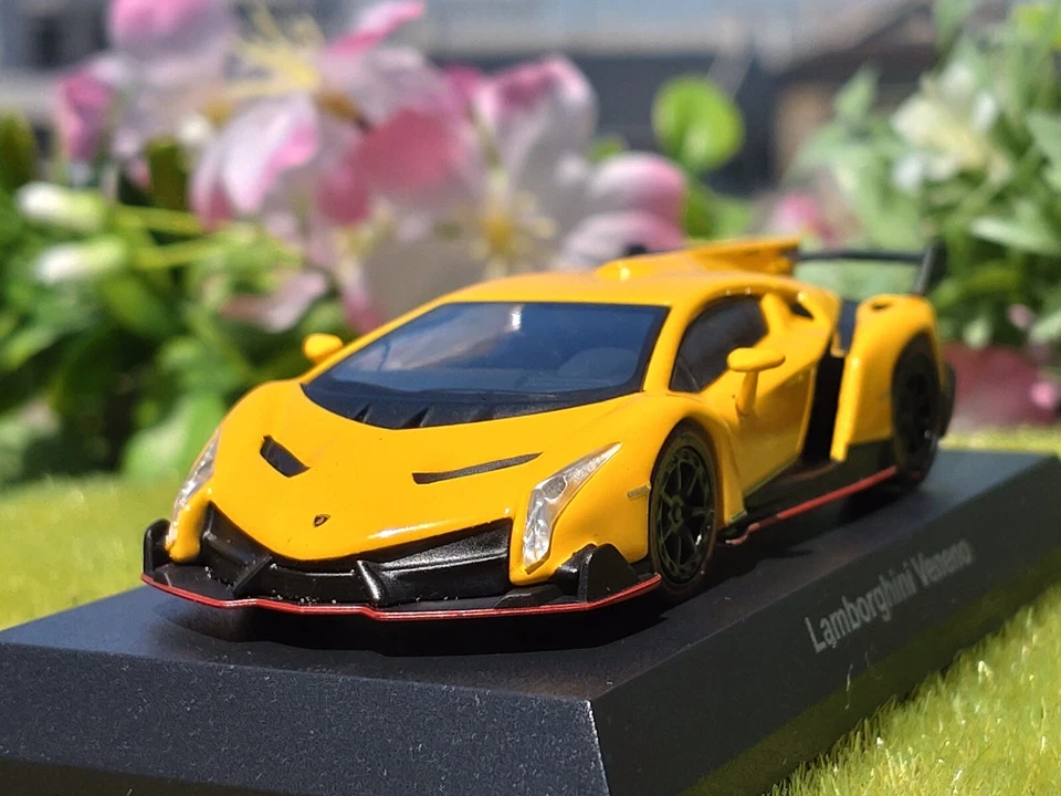 Lamborghini / Veneno / 1/64 Diecast car / Kyosho Foto 2 de 4