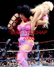 SHERRI MARTEL VS LUNA VACHON GIRL WRESTLER 8 X 10 WRESTLING PHOTO WWF WCW AWA
