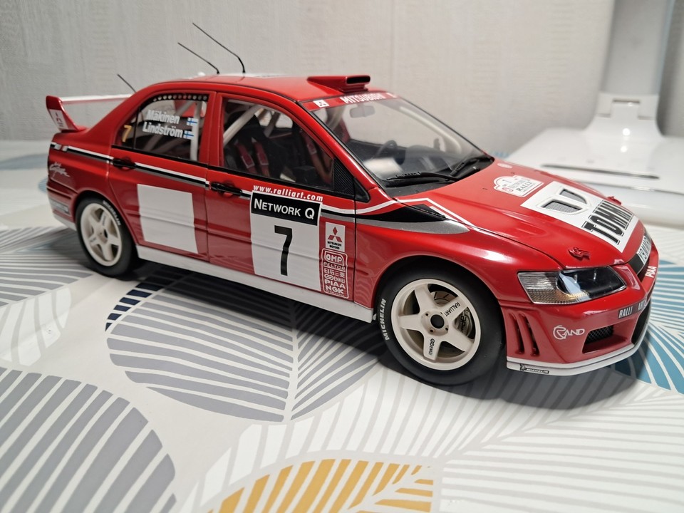 MITSUBISHI Lancer Evo n°7 Monté Carlo 2001 Makinen IXO 1/43
