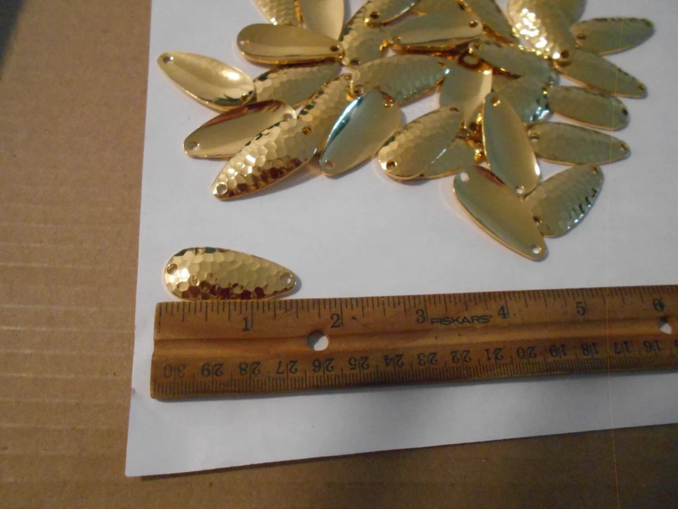 Lote de 39 cucharas de fundición de latón martillado chapadas en oro de 1/4 OZ Foto 3 de 4