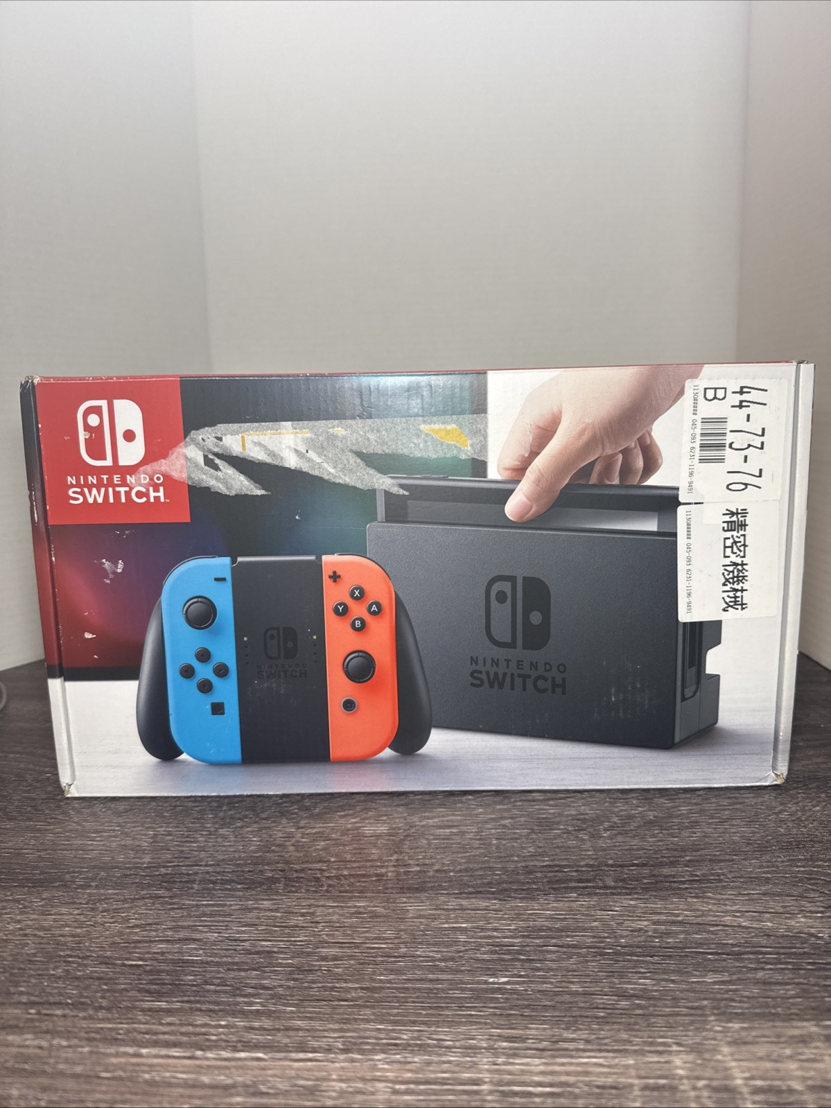 Nintendo Switch 32 GB Console - Neon Blue and Red - good condition 