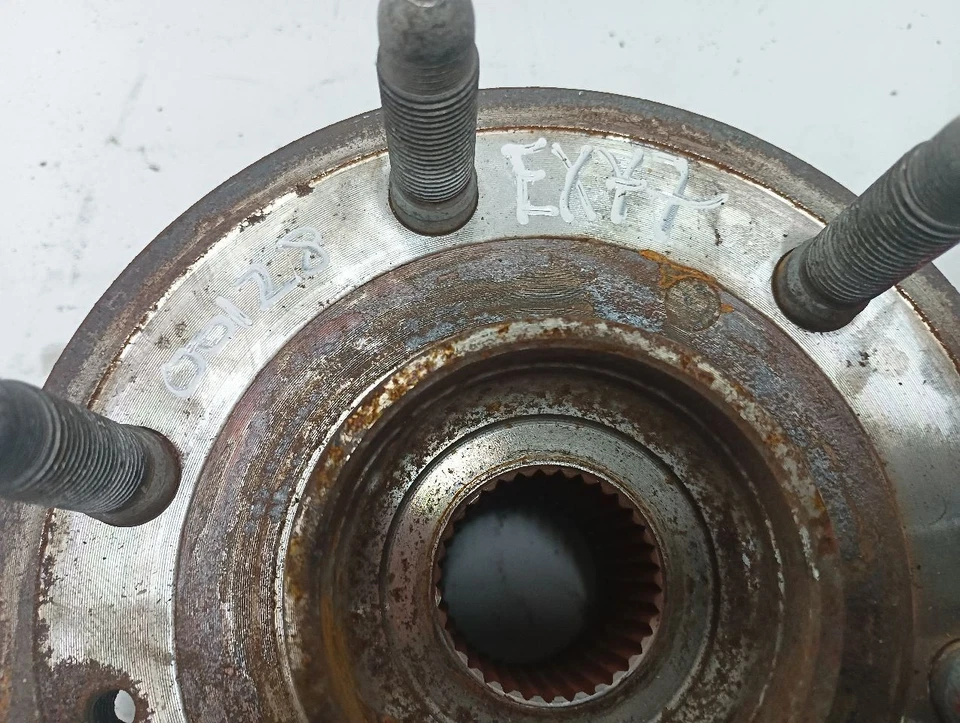 Buje delantero Chevrolet Suburban 1500 11513410 2009 Foto 3 de 4