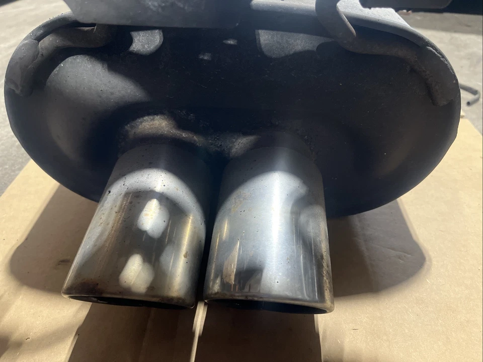 Silenciador de escape trasero Infiniti G35 2003 2004 sedán OEM 8279 Foto 2 de 4