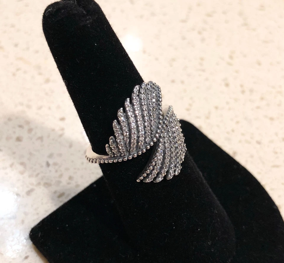 Pandora Majestuoso Anillo Pluma Transparente Circonita cúbica #190960CZ + CAJA CON BISAGRAS Y TELA DE PULIDO + Etiqueta Foto 3 de 4