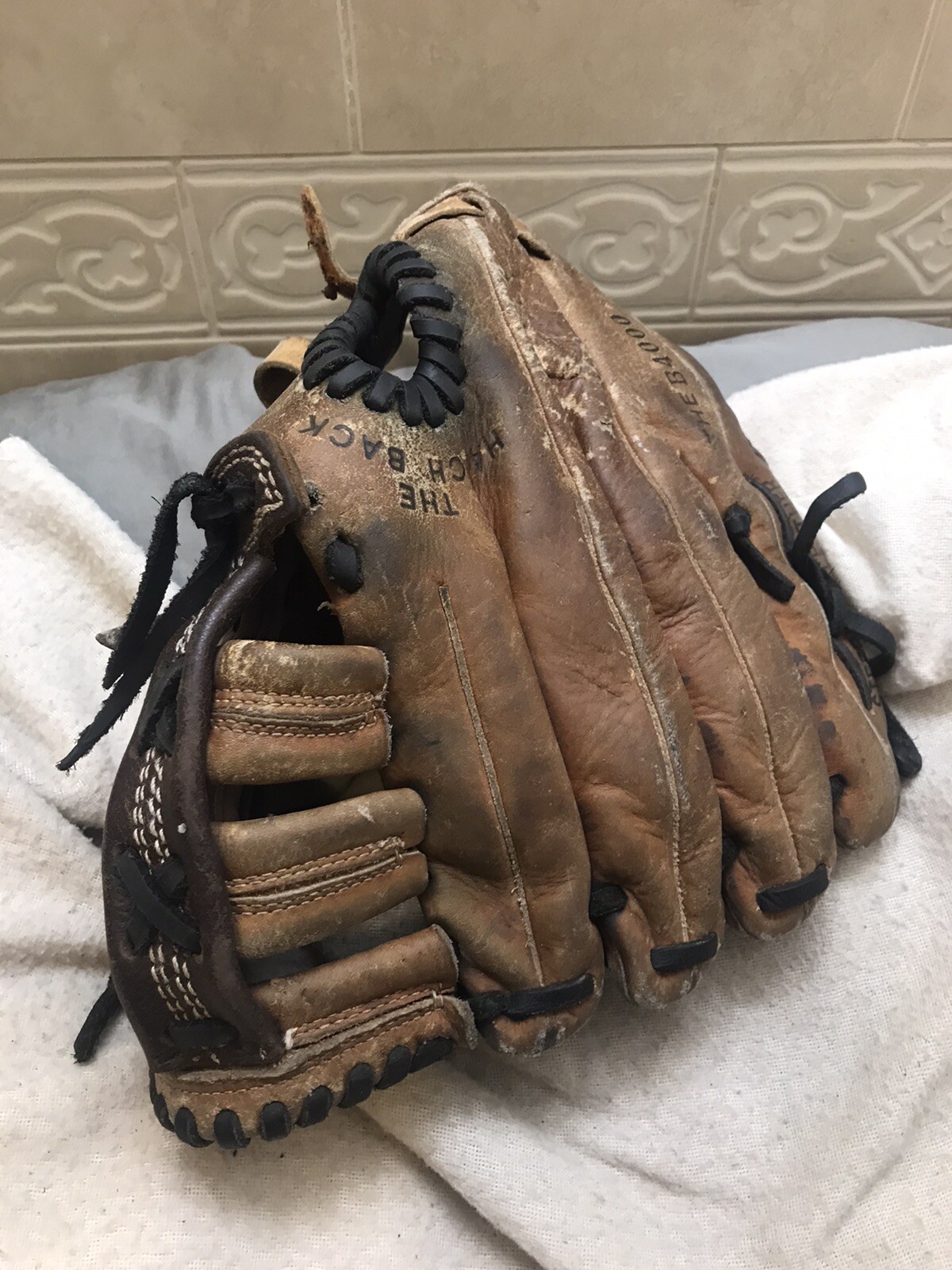 Not A Mizuno Premier B4000 12” Baseball Softball Glove Right Throw